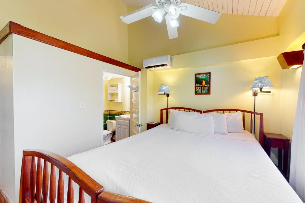 Condo #27 @ Beachside Villas Dangriga Eksteriør bilde